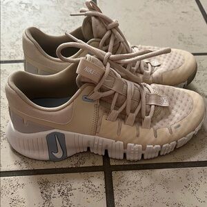 Nike Metcon 5 Beige Sneakers with White Soles